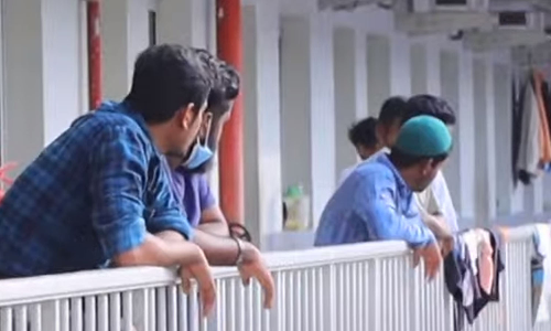 തൊഴിലാളികൾക്ക് താമസ സൗകര്യമൊരുക്കുന്നതിൽ വീഴ്ചവരുത്തിയാൽ തൊഴില്‍ പെർമിറ്റ് നൽകില്ല; മുന്നറിയിപ്പുമായി തൊഴിൽ മന്ത്രാലയം