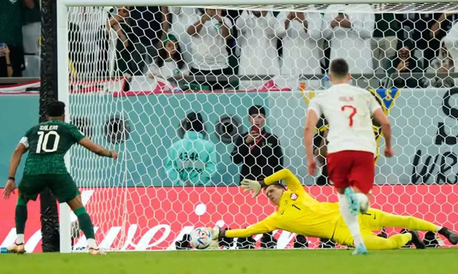 വീണ്ടും പെനാൽറ്റി സേവ്; ഒച്ചാവോക്ക് പിന്നാലെ ചെസ്‌നി