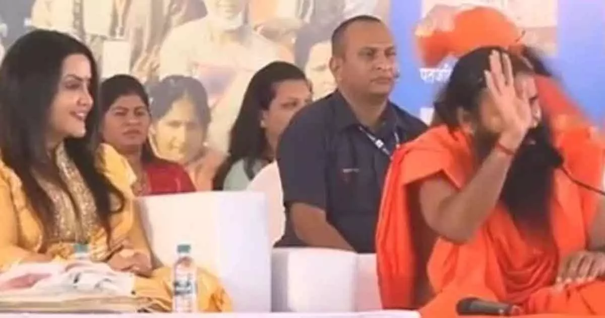 വസ്ത്രമൊന്നും ധരിച്ചില്ലെങ്കിലും സ്ത്രീകള് സുന്ദരികള്: ബാബ രാംദേവിന്റെ പരാമര്ശത്തിനെതിരെ പ്രതിഷേധം വസ്ത്രമൊന്നും ധരിച്ചില്ലെങ്കിലും സ്ത്രീകള് സുന്ദരികള്: ബാബ രാംദേവിന്റെ പരാമര്ശത്തിനെതിരെ പ്രതിഷേധം