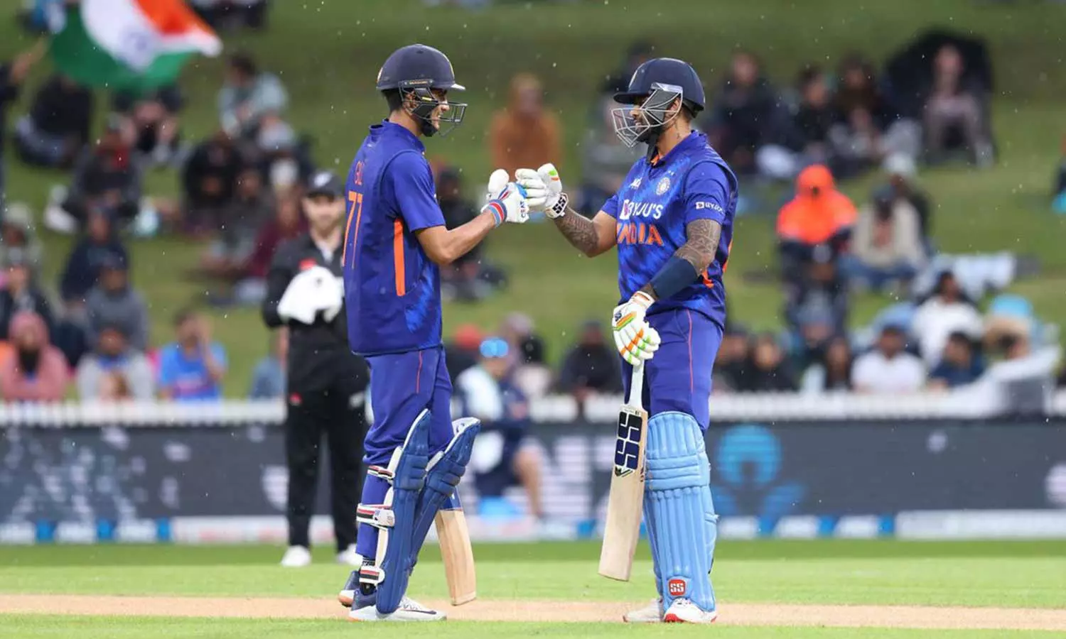 ഗിൽ-സൂര്യ കൂട്ടുകെട്ട് തകർത്ത് മഴ; രണ്ടാം ഏകദിനം ഉപേക്ഷിച്ചു ഗിൽ-സൂര്യ കൂട്ടുകെട്ട് തകർത്ത് മഴ; രണ്ടാം ഏകദിനം ഉപേക്ഷിച്ചു