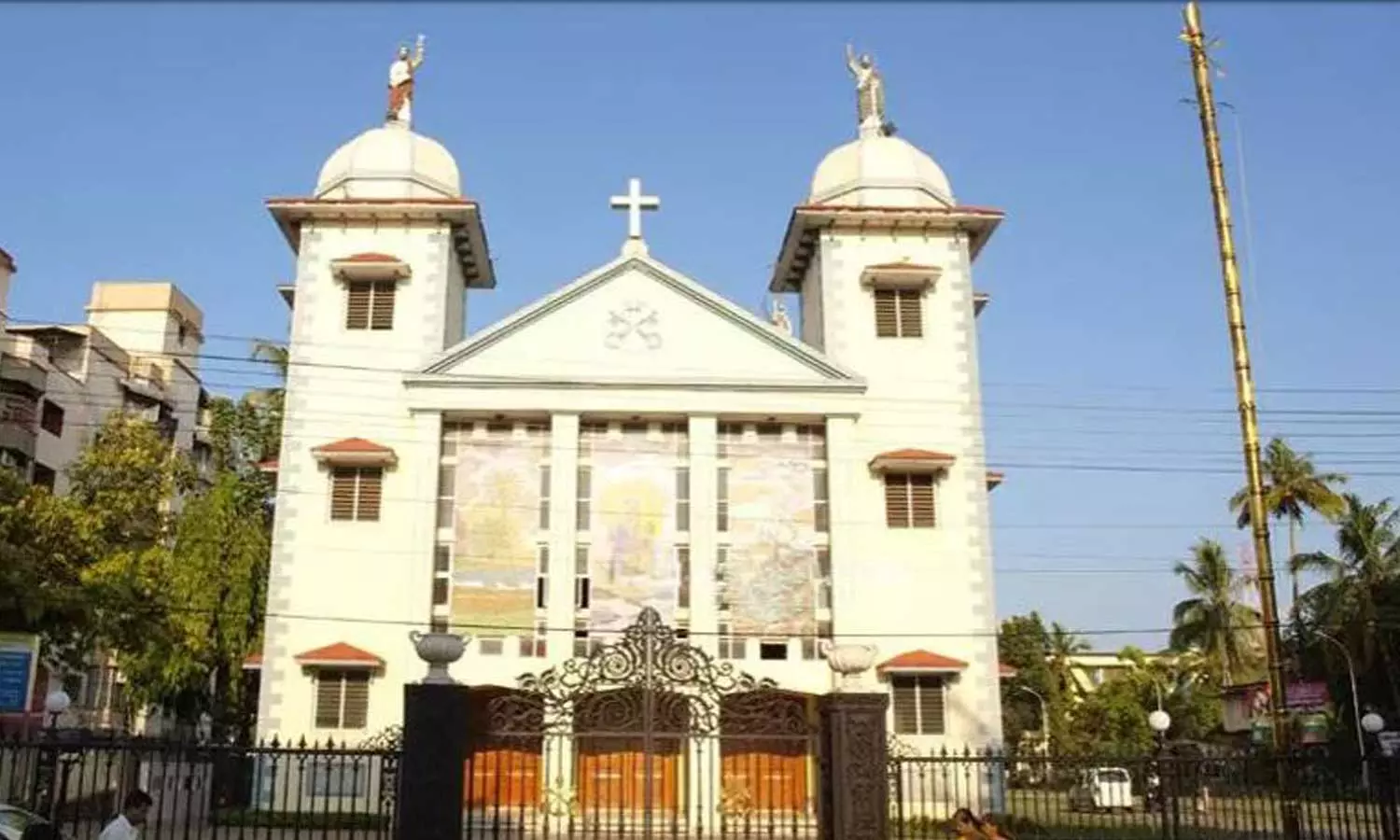 ഏകീകൃത കുർബാനയെച്ചൊല്ലി സംഘർഷം; സെന്റ് മേരീസ് കത്തീഡ്രൽ ബസലിക്ക നിയന്ത്രണം പൊലീസ് ഏറ്റെടുത്തു