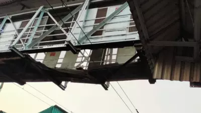 മഹാരാഷ്ട്രയില് റെയില്വേ മേല്പ്പാലം തകര്ന്നുവീണു; 13 പേര്ക്ക് പരിക്ക് മഹാരാഷ്ട്രയില് റെയില്വേ മേല്പ്പാലം തകര്ന്നുവീണു; 13 പേര്ക്ക് പരിക്ക്