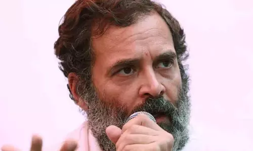 ബി.ജെ.പി, ആർ.എസ്.എസ് നേതാക്കൾ അംബേദ്കറിന് മുന്നിൽ കൈകൂപ്പുന്നു, എന്നിട്ട് പിന്നില്‍ നിന്ന് കുത്തുന്നു: രാഹുല്‍ ഗാന്ധി