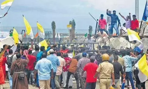 വിഴിഞ്ഞം സംഘർഷം; ആർച്ച് ബിഷപ്പ് ഡോ.തോമസ് ജെ നെറ്റോ ഒന്നാം പ്രതി