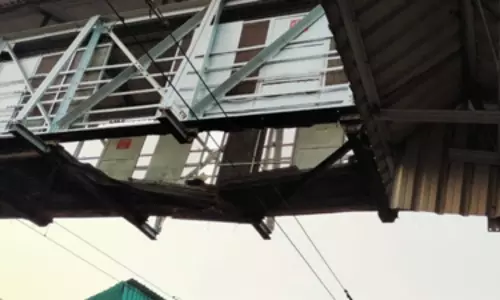 മഹാരാഷ്ട്രയില്‍ റെയില്‍വേ മേല്‍പ്പാലം തകര്‍ന്നുവീണു; 13 പേര്‍ക്ക് പരിക്ക്