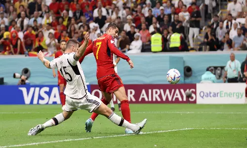 ടിക്കി ടാക്കക്ക് ബെര്ലിന് മതില് ടിക്കി ടാക്കക്ക് ബെര്ലിന് മതില്