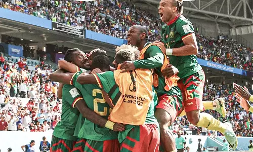 അടിച്ചാൽ തിരിച്ചടിക്കും; തോൽക്കാൻ മനസ്സില്ലാത്ത കാമറൂൺ...