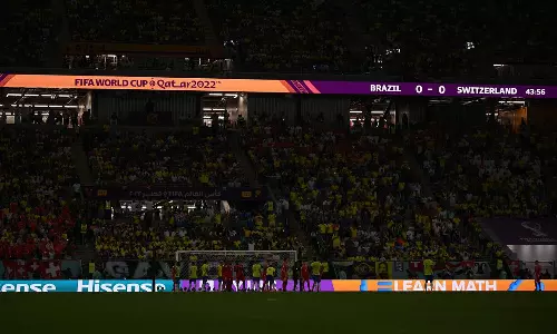 സ്വിസ് ഗോൾമുഖത്ത് ബ്രസീൽ താരങ്ങൾ; ഇരുട്ടിലായി സ്റ്റേഡിയം സ്വിസ് ഗോൾമുഖത്ത് ബ്രസീൽ താരങ്ങൾ; ഇരുട്ടിലായി സ്റ്റേഡിയം