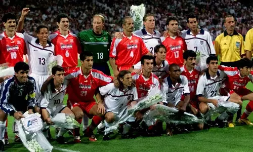 ഇറാൻ അമേരിക്കയ്ക്ക് സമ്മാനിച്ച വെളുത്ത പനിനീർ പൂക്കൾ; ആ മത്സരത്തിന്റെ കഥ