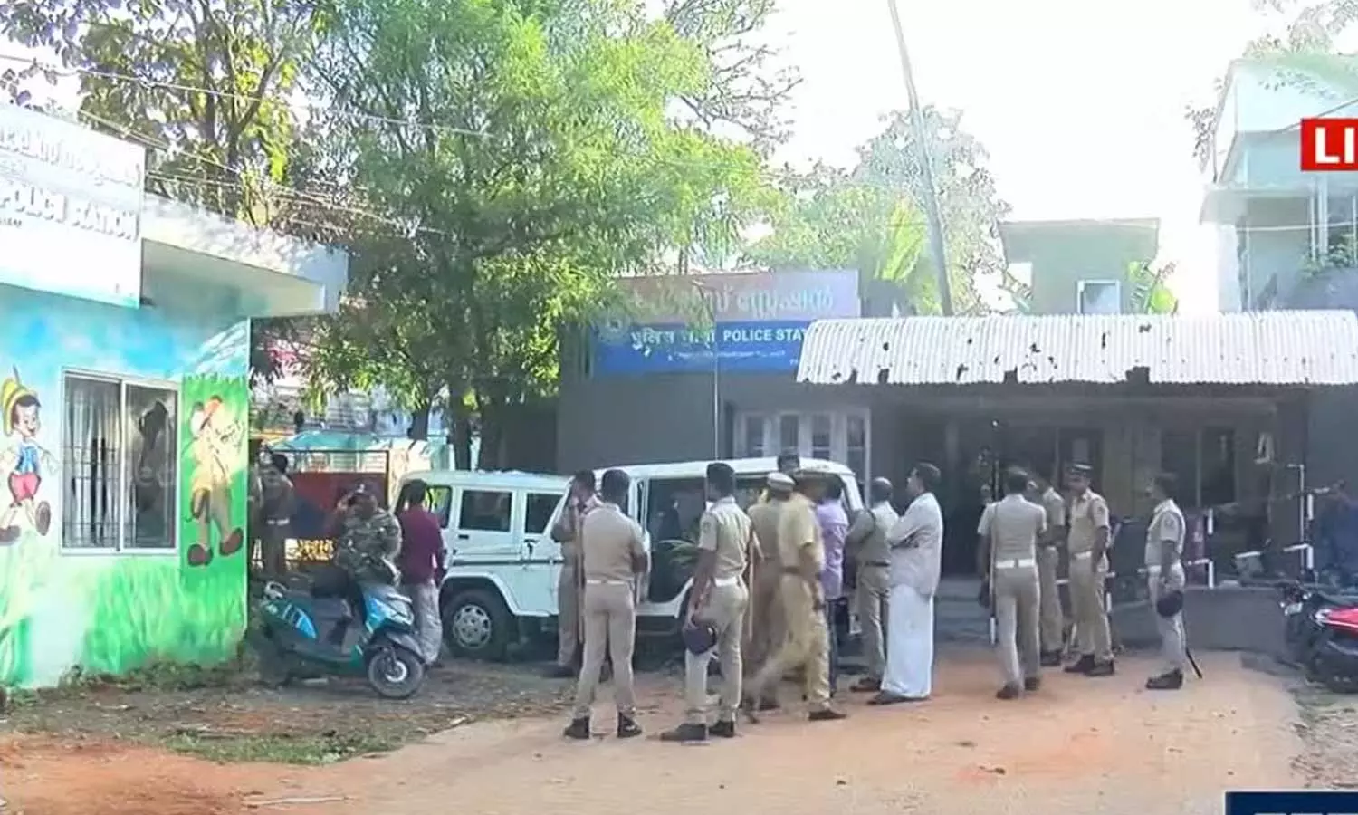 വിഴിഞ്ഞത്ത് അറസ്റ്റ് ഉടനില്ല; പ്രത്യേക അന്വേഷണസംഘം ഇന്ന് സ്ഥലം സന്ദർശിച്ചേക്കും വിഴിഞ്ഞത്ത് അറസ്റ്റ് ഉടനില്ല; പ്രത്യേക അന്വേഷണസംഘം ഇന്ന് സ്ഥലം സന്ദർശിച്ചേക്കും