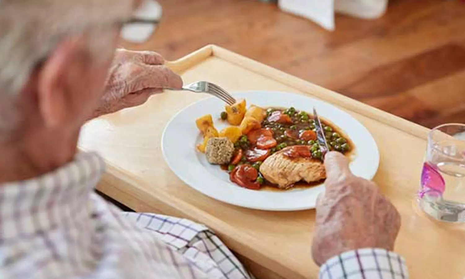 പ്രായമായവർ ഉപേക്ഷിക്കേണ്ടതായ ചില ഭക്ഷണങ്ങൾ പ്രായമായവർ ഉപേക്ഷിക്കേണ്ടതായ ചില ഭക്ഷണങ്ങൾ