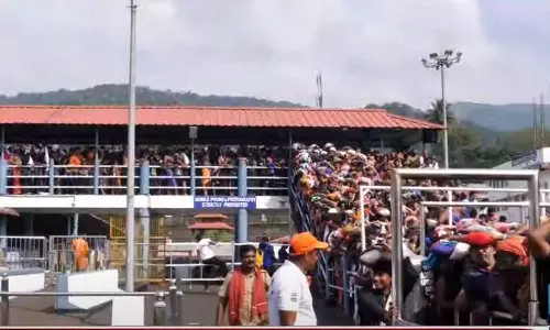 ശബരിമലയിൽ ഭക്തജനത്തിരക്ക്; സുരക്ഷാക്രമീകരണങ്ങൾ കർശനമാക്കി