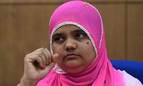 കൂട്ടബലാത്സംഗ കേസിൽ പ്രതികളെ വിട്ടയച്ചതിനെതിരെ ബിൽക്കീസ് ബാനു സുപ്രിംകോടതിയിൽ കൂട്ടബലാത്സംഗ കേസിൽ പ്രതികളെ വിട്ടയച്ചതിനെതിരെ ബിൽക്കീസ് ബാനു സുപ്രിംകോടതിയിൽ