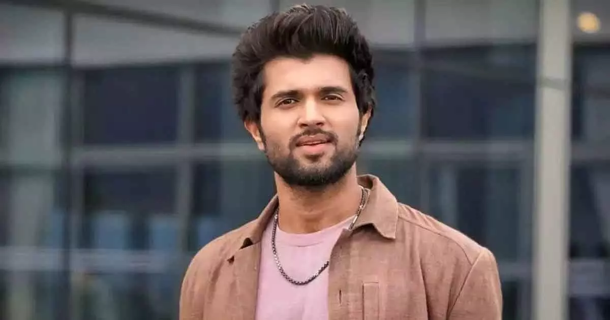 പ്രശസ്തിയുണ്ടാകുമ്പോള് കുറച്ച് പ്രശ്നങ്ങളുമുണ്ടാകും: ഇ.ഡിയുടെ 12 മണിക്കൂര് നീണ്ട ചോദ്യംചെയ്യലിനെ കുറിച്ച് വിജയ് ദേവരകൊണ്ട പ്രശസ്തിയുണ്ടാകുമ്പോള് കുറച്ച് പ്രശ്നങ്ങളുമുണ്ടാകും: ഇ.ഡിയുടെ 12 മണിക്കൂര് നീണ്ട ചോദ്യംചെയ്യലിനെ കുറിച്ച് വിജയ് ദേവരകൊണ്ട