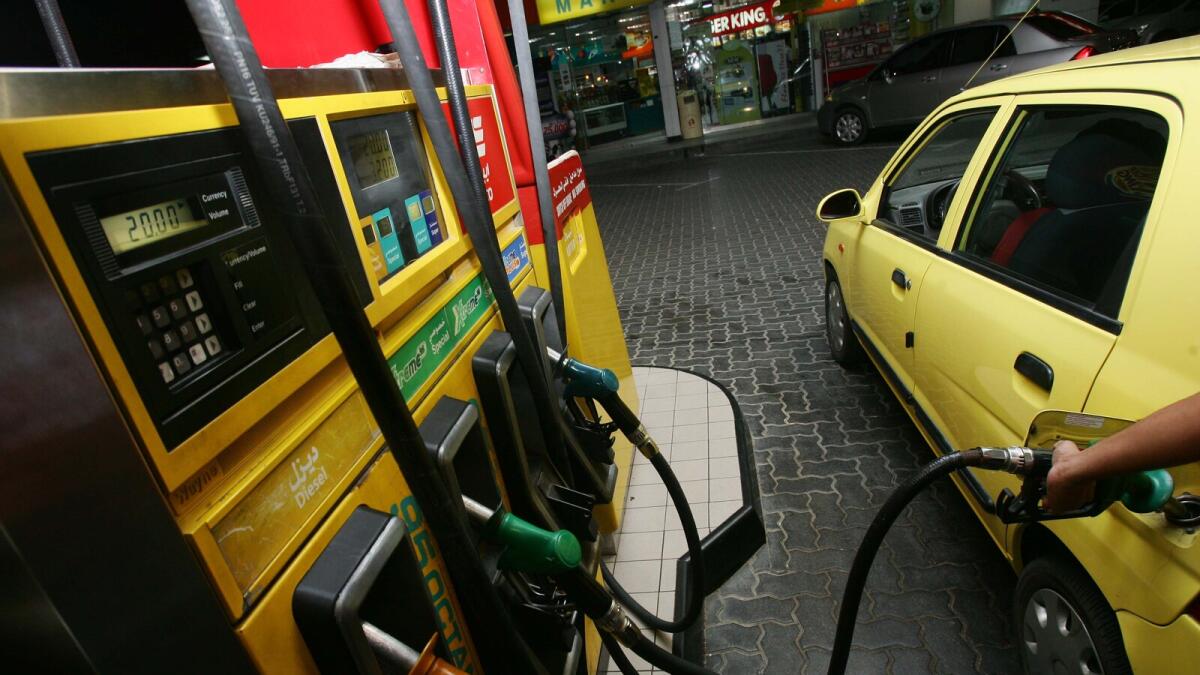 യു.എ.ഇ ഇന്ധന വിലയിൽ നേരിയ കുറവ്; പെട്രോളിന് രണ്ട് ഫിൽസ് കുറച്ചു