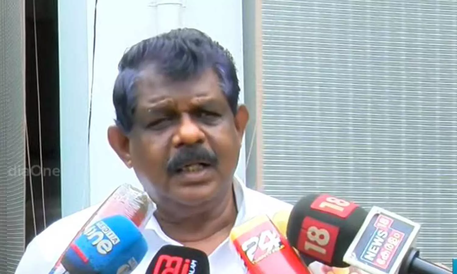 വിമോചന സമരം നടത്തി ചോര കുടിക്കാമെന്ന് കോൺഗ്രസ് കരുതേണ്ട, ആ പരിപ്പ് ഇവിടെ വേവില്ല; മന്ത്രി ആന്റണി രാജു വിമോചന സമരം നടത്തി ചോര കുടിക്കാമെന്ന് കോൺഗ്രസ് കരുതേണ്ട, ആ പരിപ്പ് ഇവിടെ വേവില്ല; മന്ത്രി ആന്റണി രാജു