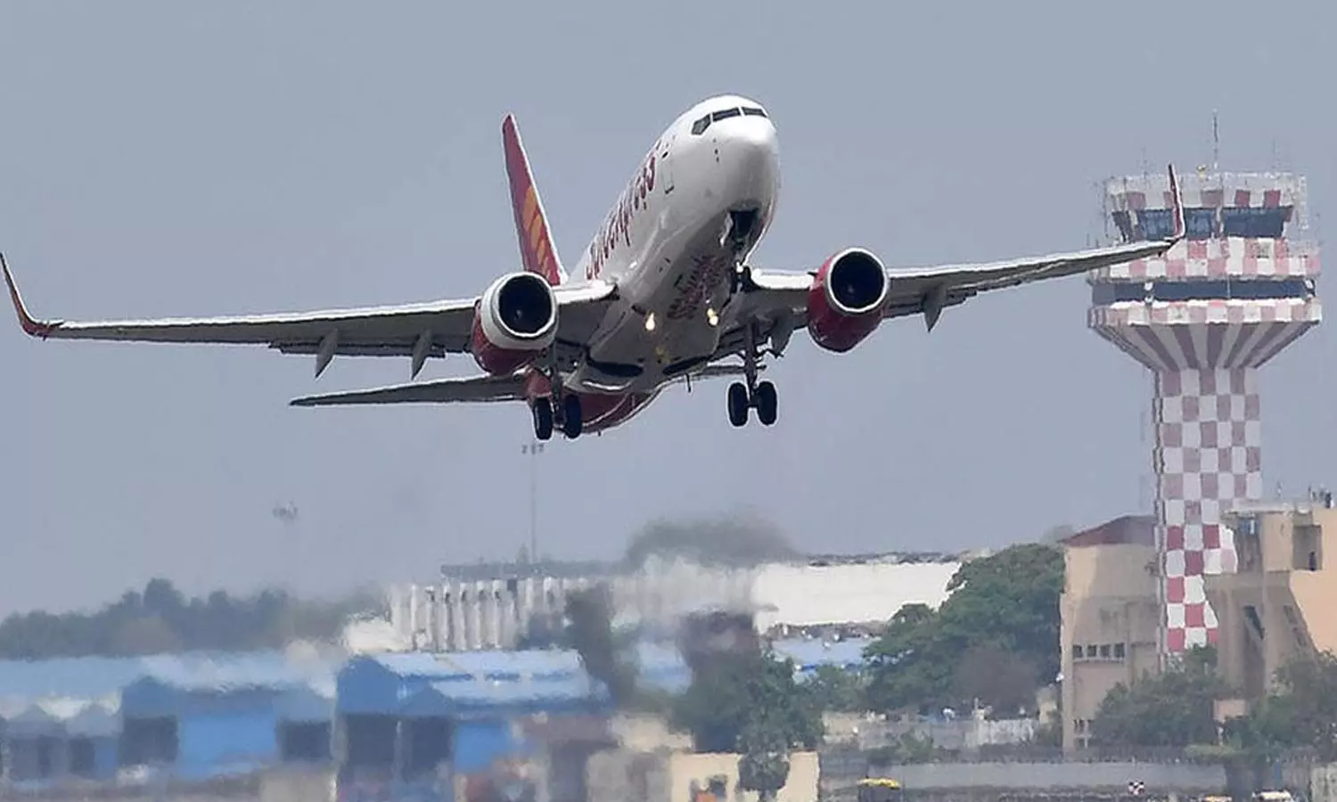 വിമാന യാത്രാക്കൂലി കുറയ്ക്കണം: വ്യോമയാന മന്ത്രാലയത്തിന് കത്തു നൽകി പ്രവാസി അസോസിയേഷൻ