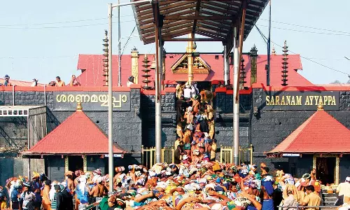 ശബരിമല മേൽശാന്തി നിയമന വിജ്ഞാപനം; ഭരണഘടനാ സാധുത പരിശോധിക്കാൻ ഹൈക്കോടതിയിൽ പ്രത്യേക സിറ്റിങ്