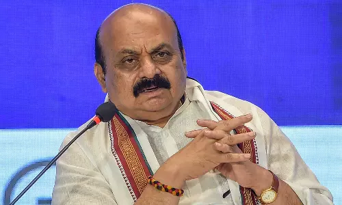 ഹിന്ദുത്വ പ്രതിഷേധം; ഹിജാബ് സൗഹൃദ കോളജിൽ മലക്കംമറിച്ചില്-പദ്ധതി ആലോചനയിലില്ലെന്ന് ബൊമ്മൈ ഹിന്ദുത്വ പ്രതിഷേധം; ഹിജാബ് സൗഹൃദ കോളജിൽ മലക്കംമറിച്ചില്-പദ്ധതി ആലോചനയിലില്ലെന്ന് ബൊമ്മൈ