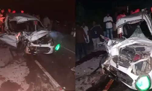 കാസർകോട് കാറും ലോറിയും കൂട്ടിയിടിച്ച് മൂന്ന് മരണം