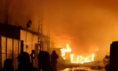 എറണാകുളം പെരുമ്പാവൂരിൽ പ്ലൈവുഡ് കമ്പനിയിൽ തീപിടുത്തം