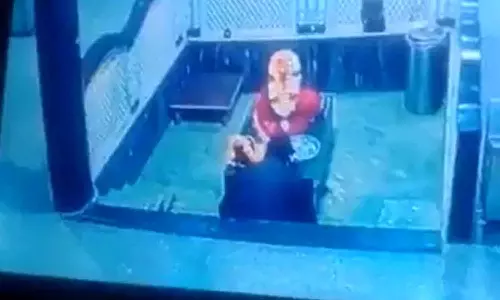 ക്ഷേത്രത്തിൽ പ്രാർഥിക്കുന്നതിനിടെ യുവാവ് ഹൃദയാഘാതം മൂലം മരിച്ചു ക്ഷേത്രത്തിൽ പ്രാർഥിക്കുന്നതിനിടെ യുവാവ് ഹൃദയാഘാതം മൂലം മരിച്ചു