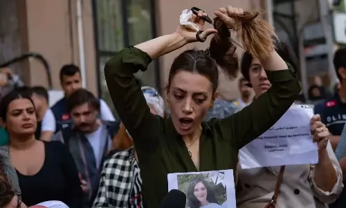 ഹിജാബ് വിരുദ്ധ പ്രക്ഷോഭം: മതകാര്യ പൊലീസ് പിരിച്ചു വിട്ട് ഇറാൻ ഹിജാബ് വിരുദ്ധ പ്രക്ഷോഭം: മതകാര്യ പൊലീസ് പിരിച്ചു വിട്ട് ഇറാൻ