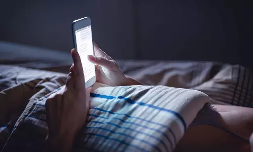 ഒറ്റ നോട്ടത്തിൽ എത്ര നേരം! സ്‌ക്രീൻ സമയം കൂടുംതോറും കാഴ്ച കുറയും; ചെയ്യേണ്ടത് ഇതാണ്