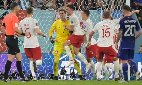 സെസ്നിയുടെ കോട്ട അത്ര പെട്ടെന്നൊന്നും പൊളിയില്ല; എംബാപ്പെ വിയര്‍ക്കും