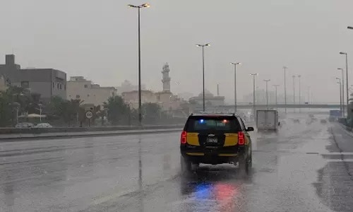 കുവൈത്തിൽ മഴ കനക്കാൻ സാധ്യത;   ജാഗ്രത നിർദ്ദേശം നൽകി