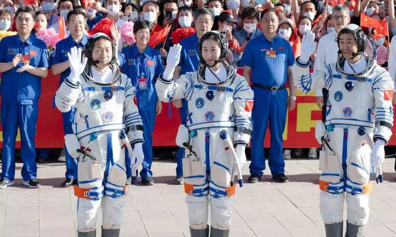 സ്വന്തം ബഹിരാകാശ നിലയത്തിൽ ആറ് മാസം: ദൗത്യം പൂർത്തിയാക്കി ചൈനീസ് സഞ്ചാരികൾ മടങ്ങി സ്വന്തം ബഹിരാകാശ നിലയത്തിൽ ആറ് മാസം: ദൗത്യം പൂർത്തിയാക്കി ചൈനീസ് സഞ്ചാരികൾ മടങ്ങി