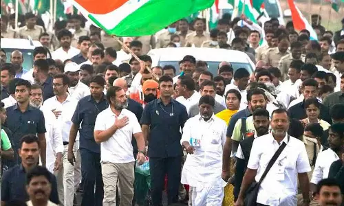 ഭാരത് ജോഡോ യാത്രയിൽ പങ്കെടുത്ത സ്കൂൾ അധ്യാപകനെ സസ്പെന്ഡ് ചെയ്തു ഭാരത് ജോഡോ യാത്രയിൽ പങ്കെടുത്ത സ്കൂൾ അധ്യാപകനെ സസ്പെന്ഡ് ചെയ്തു