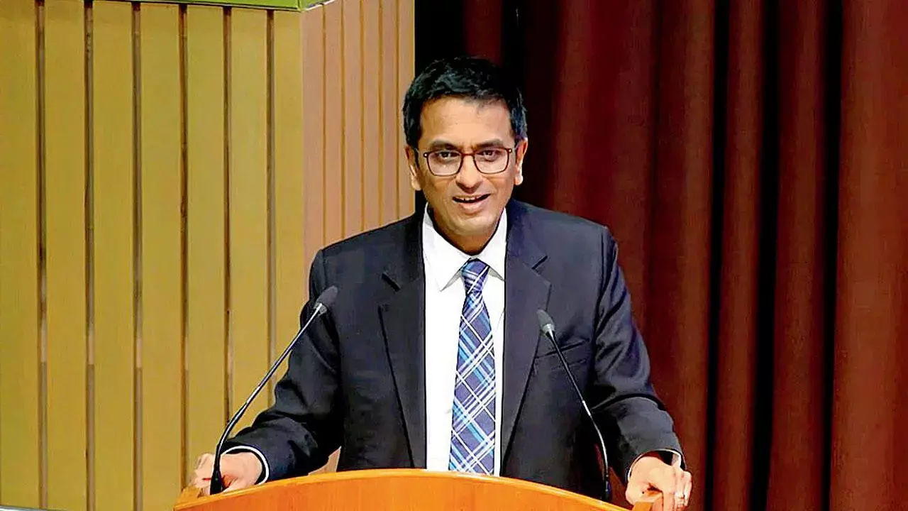 ഓള്‍ ഇന്ത്യ റേഡിയോയില്‍ റേഡിയോ ജോക്കിയായി ജോലി ചെയ്തിട്ടുണ്ടെന്ന് ചീഫ് ജസ്റ്റിസ് ഡി.വൈ ചന്ദ്രചൂഡ്