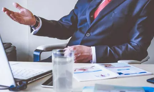 ഒരു ജോലിയും ചെയ്യിക്കുന്നില്ല, ശമ്പളം 1.03 കോടി; തൊഴിലുടമയെ കോടതി കയറ്റി ജീവനക്കാരൻ