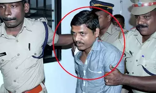 ജിഷ വധക്കേസ്: ജയിൽ മാറ്റണമെന്ന അമീറുൽ ഇസ്ലാമിന്റെ ഹരജിയിൽ കേരളത്തിനും അസമിനും നോട്ടീസ് ജിഷ വധക്കേസ്: ജയിൽ മാറ്റണമെന്ന അമീറുൽ ഇസ്ലാമിന്റെ ഹരജിയിൽ കേരളത്തിനും അസമിനും നോട്ടീസ്