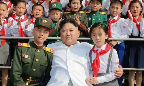 ദേശസ്‌നേഹം തോന്നണം: കുട്ടികൾക്ക് ബോംബെന്നും തോക്കെന്നും പേരിടാൻ നിർദേശിച്ച് കിം ജോങ് ഉൻ