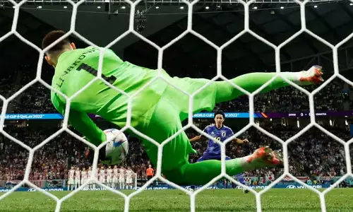 രക്ഷകനായി ലുവോകോവിച്ച്: ഷൂട്ടൗട്ടിൽ ജപ്പാനെ തോൽപിച്ച് ക്രൊയേഷ്യ ക്വാര്ട്ടറിലേക്ക് രക്ഷകനായി ലുവോകോവിച്ച്: ഷൂട്ടൗട്ടിൽ ജപ്പാനെ തോൽപിച്ച് ക്രൊയേഷ്യ ക്വാര്ട്ടറിലേക്ക്