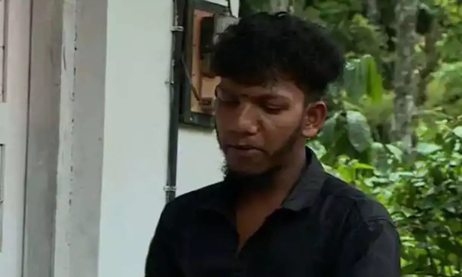 ആദിവാസി യുവാവിനെ കള്ളക്കേസിൽ കുടുക്കിയ സംഭവം: രണ്ട് വനപാലകർ കീഴടങ്ങി ആദിവാസി യുവാവിനെ കള്ളക്കേസിൽ കുടുക്കിയ സംഭവം: രണ്ട് വനപാലകർ കീഴടങ്ങി