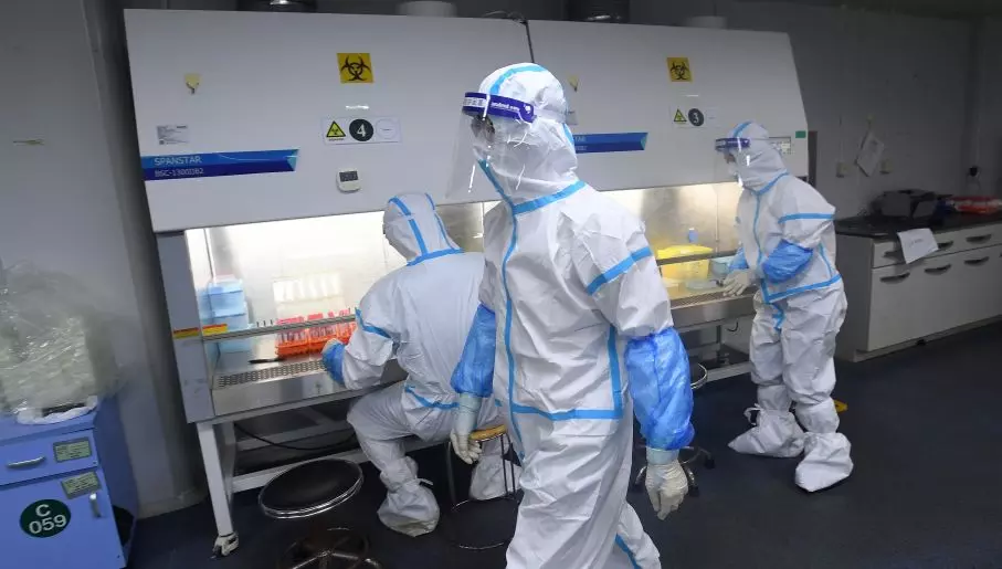 കോവിഡ് മനുഷ്യ നിര്മിതം, ചോര്ന്നത് വുഹാന് ലാബില് നിന്ന്; വെളിപ്പെടുത്തലുമായി ശാസ്ത്രജ്ഞന് കോവിഡ് മനുഷ്യ നിര്മിതം, ചോര്ന്നത് വുഹാന് ലാബില് നിന്ന്; വെളിപ്പെടുത്തലുമായി ശാസ്ത്രജ്ഞന്