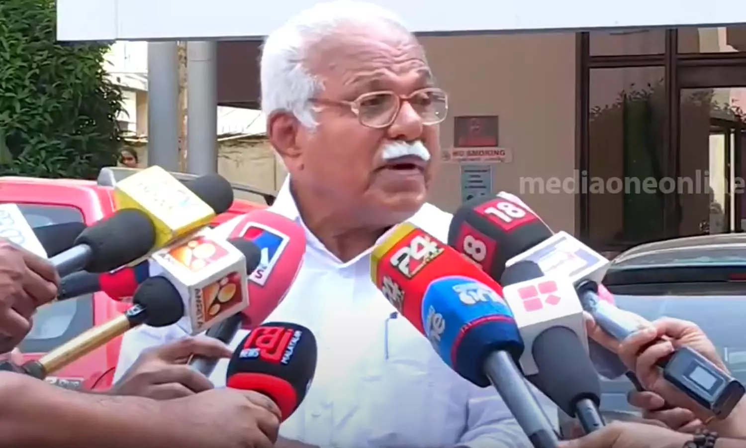 തരൂരിന്റെ പരിപാടികൾ ഡിസിസിയെ അറിയിക്കാത്തതിൽ അച്ചടക്കലംഘനമില്ല; പിജെ കുര്യൻ തരൂരിന്റെ പരിപാടികൾ ഡിസിസിയെ അറിയിക്കാത്തതിൽ അച്ചടക്കലംഘനമില്ല; പിജെ കുര്യൻ