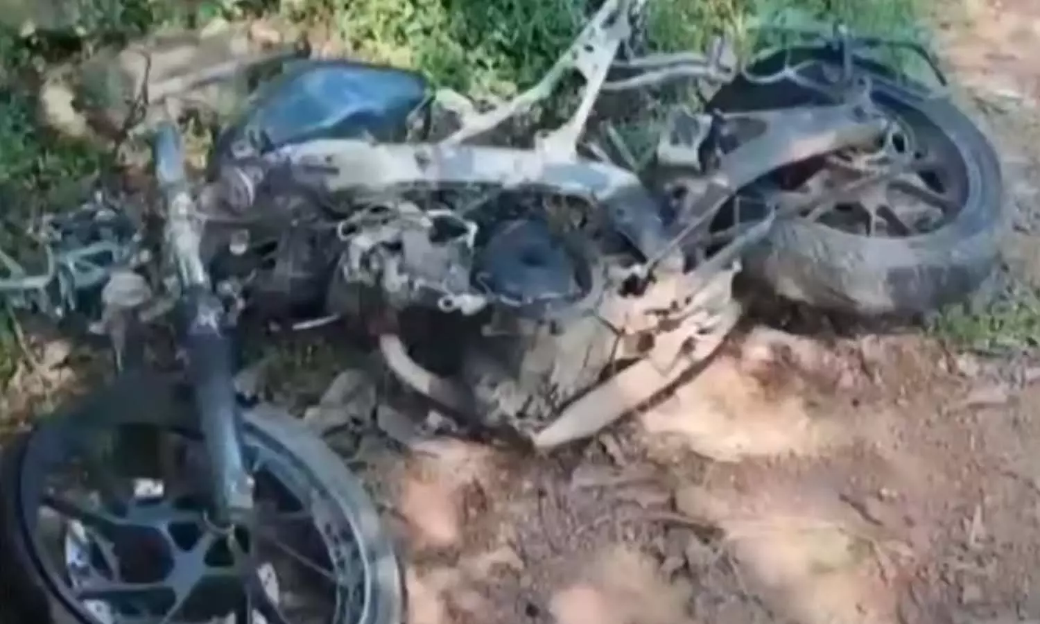 മേപ്പാടി പോളിടെക്നിക്കിലെ സംഘർഷം; അറസ്റ്റിലായ വിദ്യാർത്ഥികളുടെ ബൈക്ക് കത്തിച്ച നിലയിൽ മേപ്പാടി പോളിടെക്നിക്കിലെ സംഘർഷം; അറസ്റ്റിലായ വിദ്യാർത്ഥികളുടെ ബൈക്ക് കത്തിച്ച നിലയിൽ