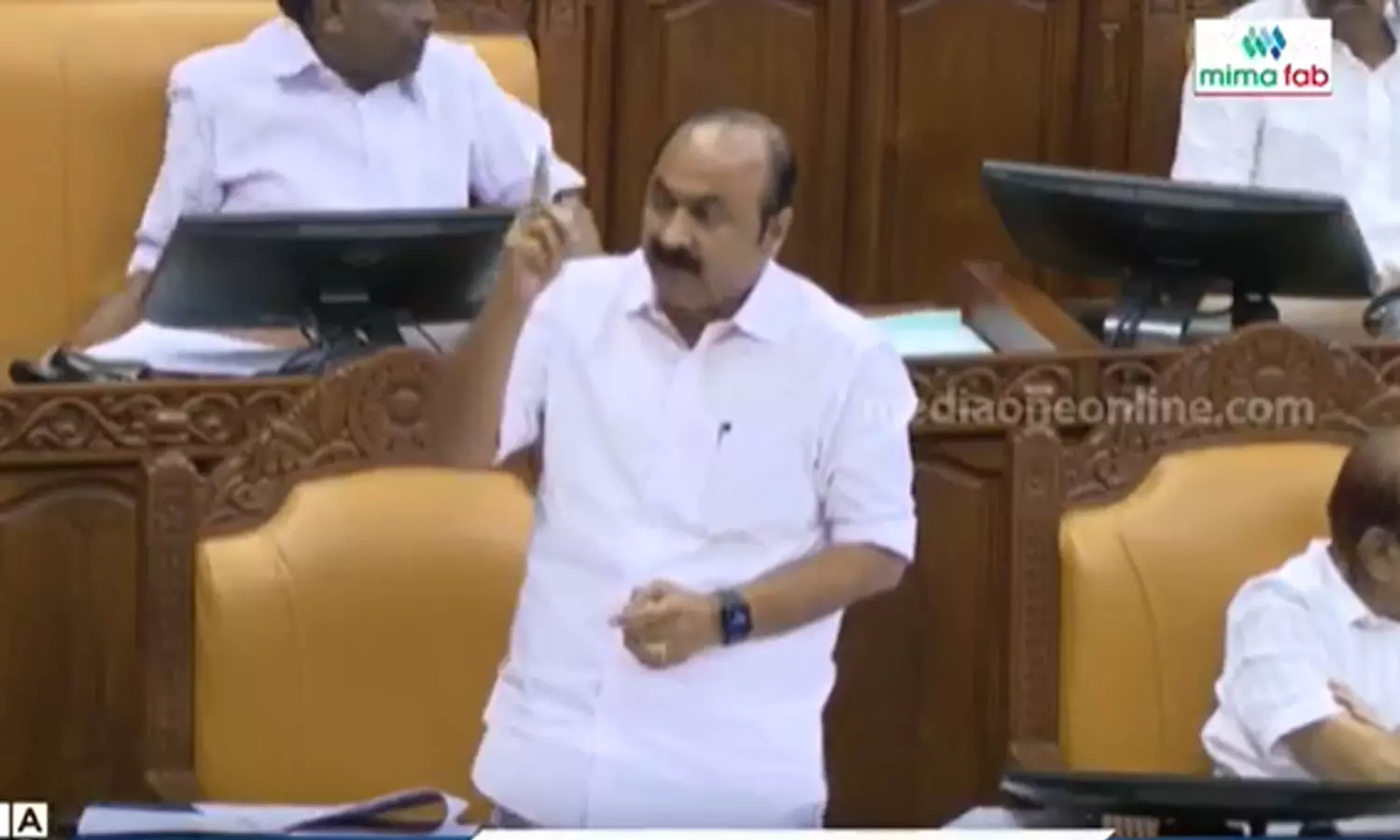 ജീവൻ കൊടുത്തും മത്സ്യത്തൊഴിലാളികളുടെ കൂടെനിൽക്കും; സമരം തീർക്കാൻ മുഖ്യമന്ത്രിക്ക് കഴിയണമെന്നും വി.ഡി സതീശൻ