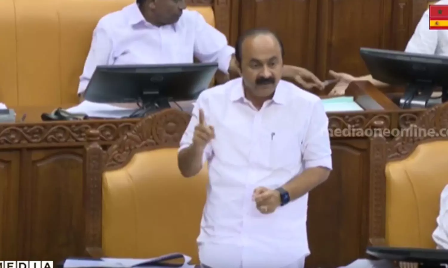 രണ്ടാഴ്ച പ്രായമായ കുഞ്ഞിനെ ഈച്ച പൊതിഞ്ഞിരിക്കുകയാണ്, മനഃസാക്ഷിയുള്ളവർ കണ്ണുനിറഞ്ഞേ അവിടെ നിന്ന് മടങ്ങൂ; വി.ഡി സതീശൻ