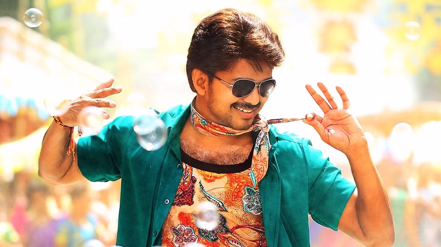 വിജയിസത്തിന്‍റെ 30 വര്‍ഷങ്ങള്‍; നവജാത ശിശുക്കള്‍ക്ക് സ്വര്‍ണ മോതിരം നല്‍കി ആഘോഷമാക്കി ആരാധകര്‍