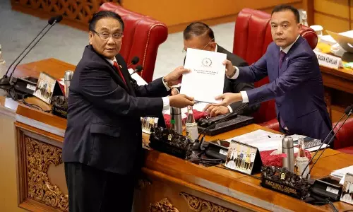 ഇന്തോനേഷ്യയിൽ വിവാഹപൂർവ ലൈംഗികബന്ധം നിരോധിച്ചു; പ്രസിഡന്റിനെ അപമാനിച്ചാൽ മൂന്ന് വർഷം വരെ തടവ്