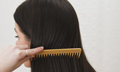 മുടി നന്നായി ചീകിയാൽ ഗുണങ്ങളേറെയാണ്..