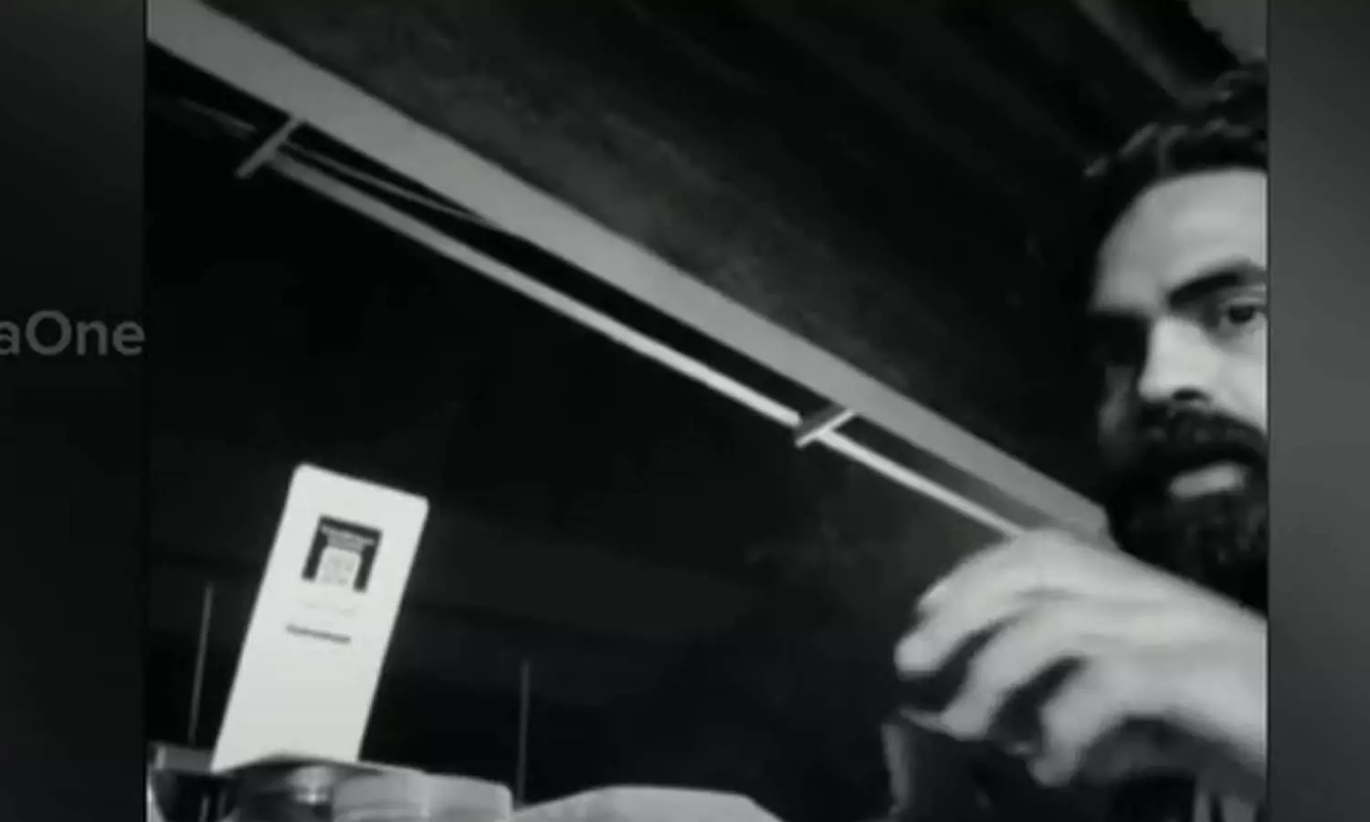 പെട്രോൾ അടിക്കാൻ പണം നൽകിയില്ല; ഹോട്ടൽ അടിച്ചുതകർത്ത് യുവാവ് പെട്രോൾ അടിക്കാൻ പണം നൽകിയില്ല; ഹോട്ടൽ അടിച്ചുതകർത്ത് യുവാവ്