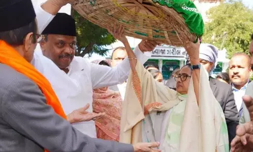 പാപങ്ങൾ കൂടി കഴുകിക്കളയണമായിരുന്നു: മമതയുടെ അജ്മീർ സന്ദര്‍ശനത്തെ പരിഹസിച്ച് ഇടതുപക്ഷം