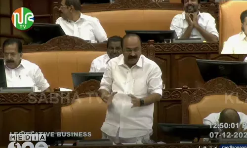 സ്പീക്കർ സ്ഥാനമൊഴിഞ്ഞ് മന്ത്രിയായ ആൾ എന്നെ നിയന്ത്രിക്കാൻ വരണ്ട; എം.ബി രാജേഷിനോട് വി.ഡി സതീശൻ സ്പീക്കർ സ്ഥാനമൊഴിഞ്ഞ് മന്ത്രിയായ ആൾ എന്നെ നിയന്ത്രിക്കാൻ വരണ്ട; എം.ബി രാജേഷിനോട് വി.ഡി സതീശൻ