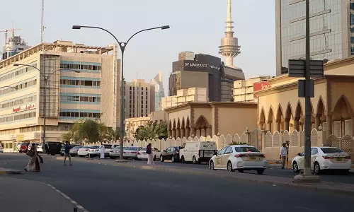 വർക്ക് വിസ നൽകുന്നത് താൽക്കാലികമായി നിർത്തി കുവൈത്ത്